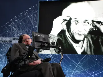 Stephen Hawking muere el mismo año que nació Einstein Stephen Hawking muere el mismo año que nació Einstein