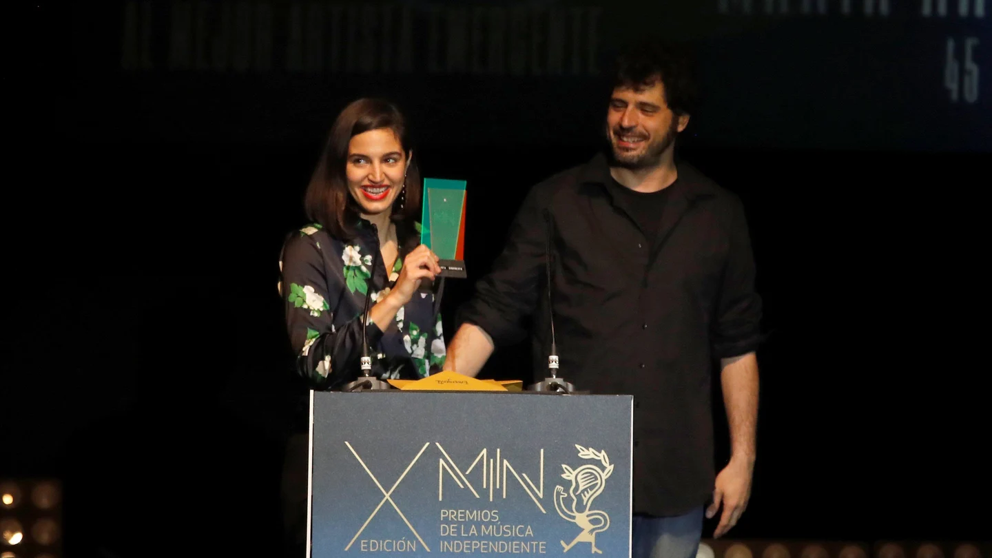Los músicos y cantantes Maria Arnal y Marcel Bagés tras recibir el "Premio al Mejor Albúm de Pop" Los músicos y cantantes Maria Arnal y Marcel Bagés tras recibir el "Premio al Mejor Albúm de Pop"