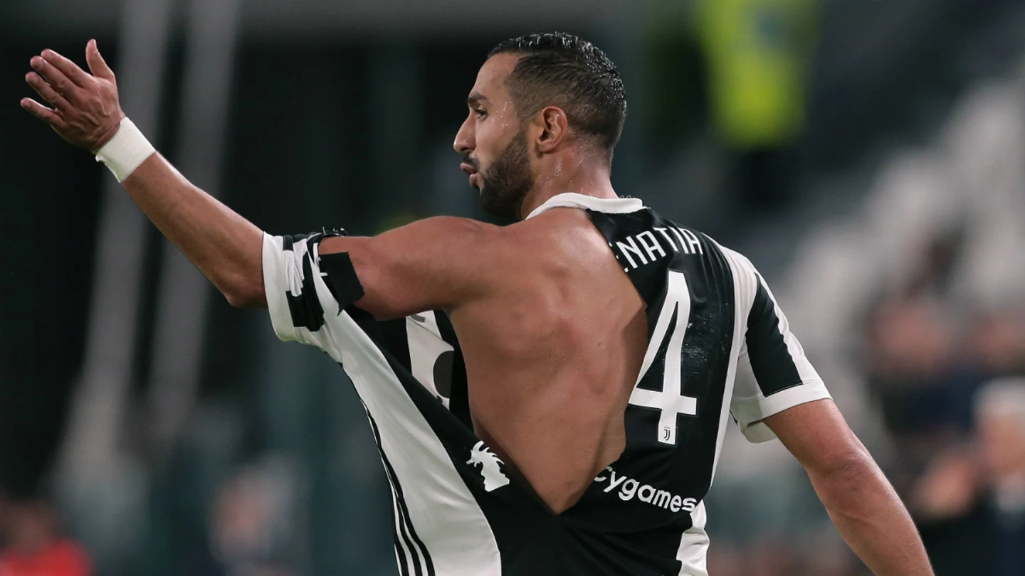 Benatia, con la camiseta rota Benatia, con la camiseta rota