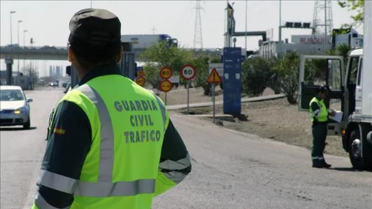 Imagen de un agente de la Guardia Civil de tráfico Imagen de un agente de la Guardia Civil de tráfico