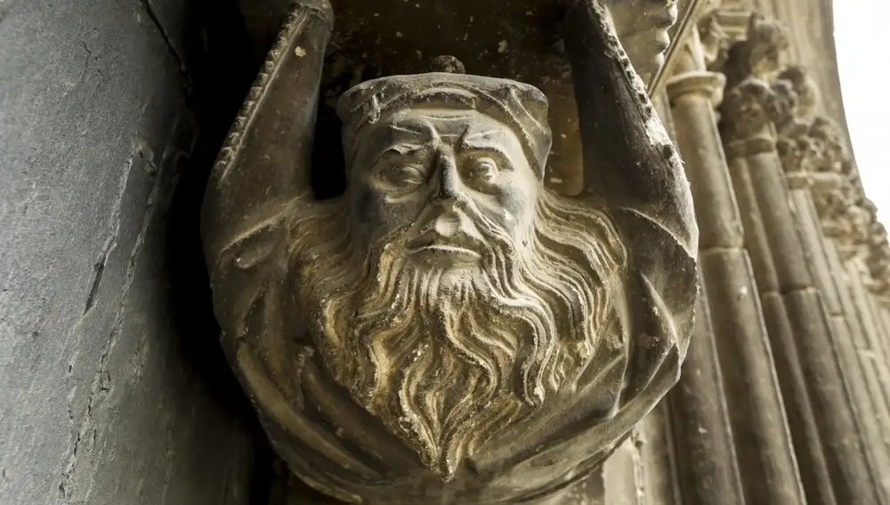 Judío en la portada de la iglesia del Santo Sepulcro. Estella-Lizarra.