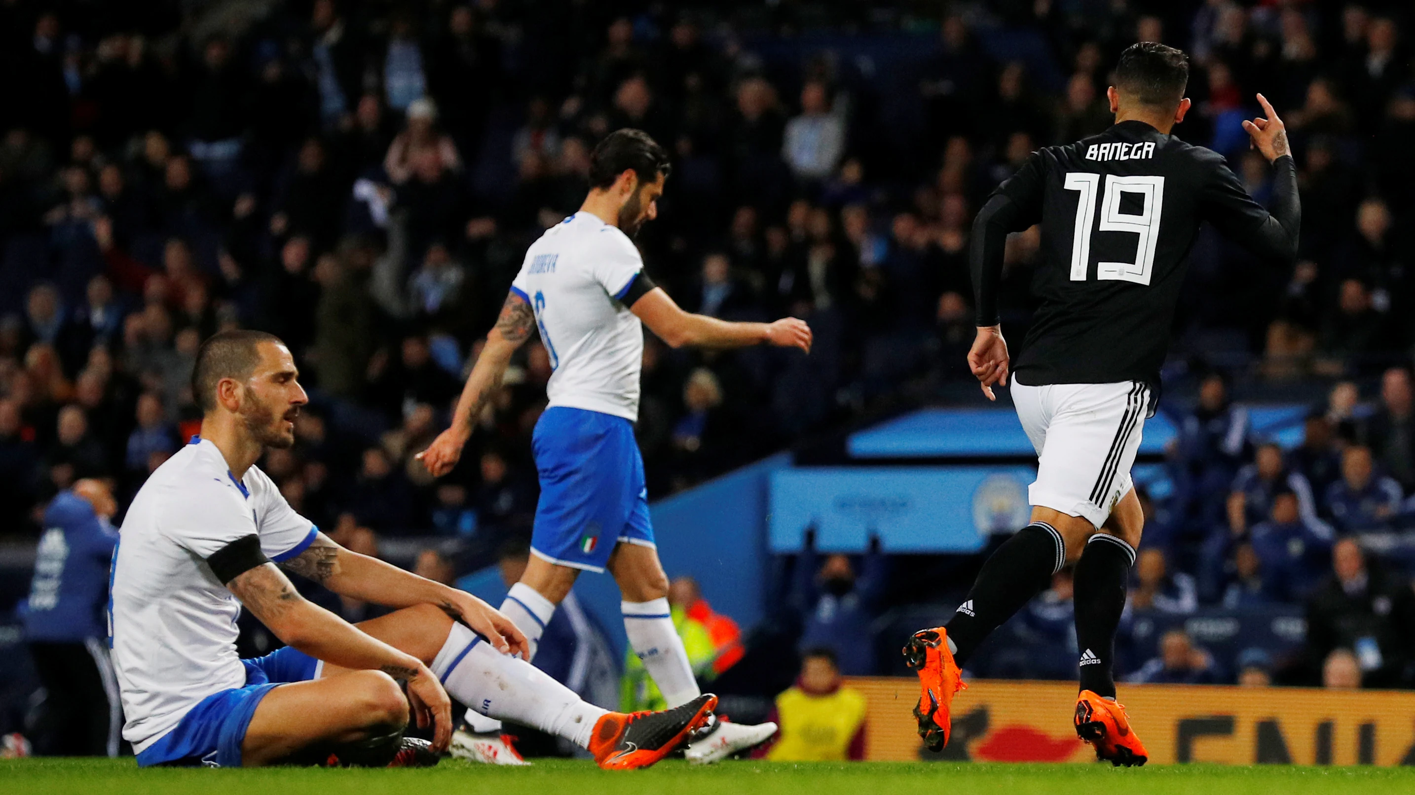 Banega celebra su gol ante Italia en Manchester