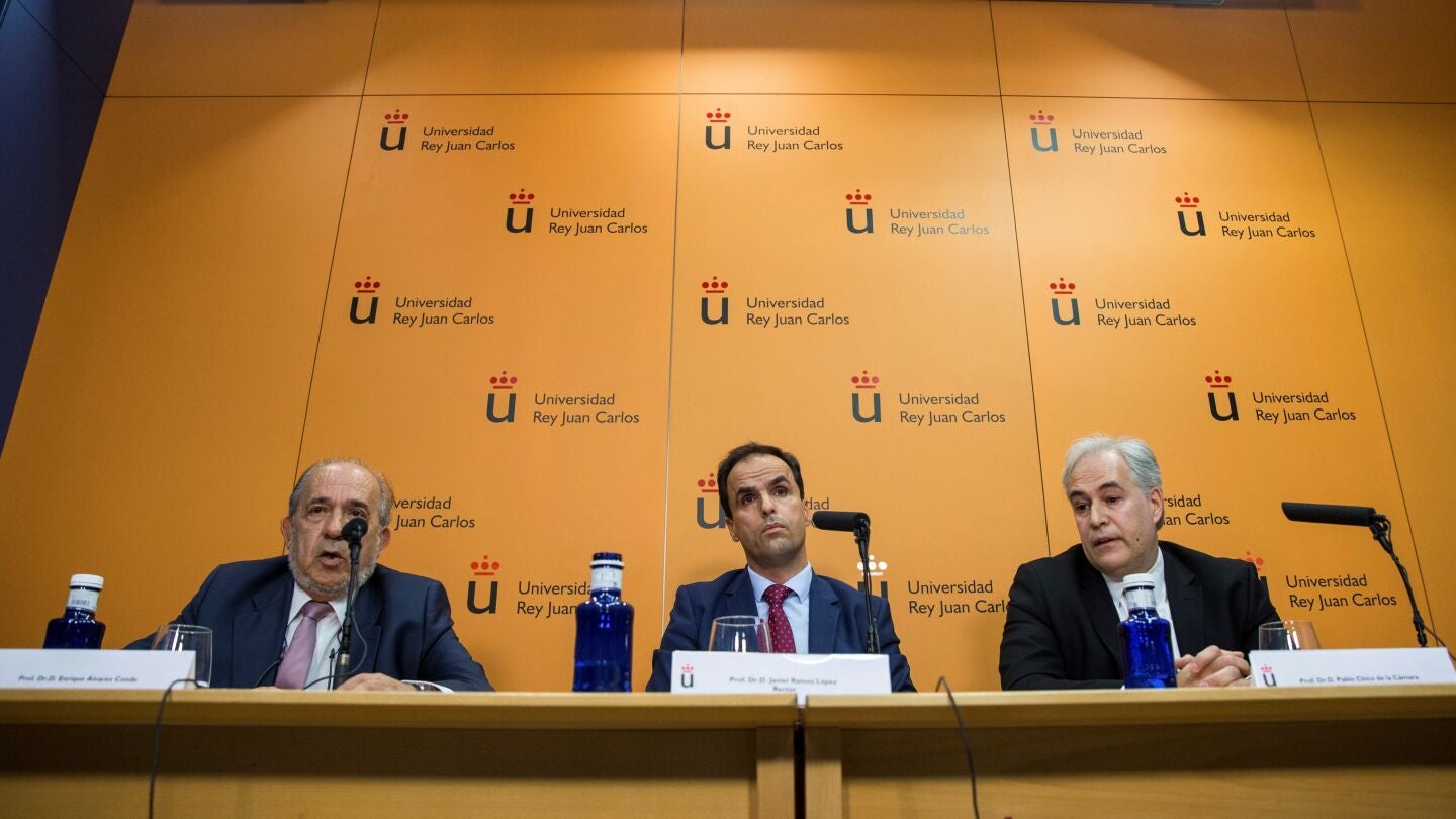 Rueda de prensa ofrecida por la URJC para explicar la supuesta falsificaci&oacute;n de Cifuentes