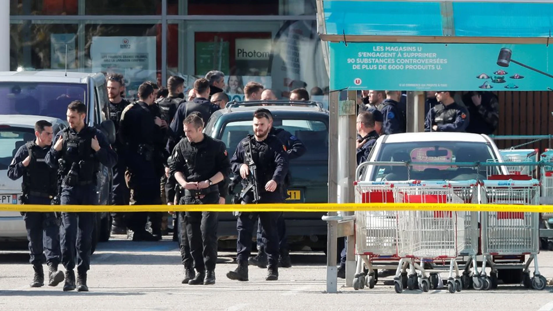 Exterior del supermercado francés en el que un hombre ha asesinado a tres personas