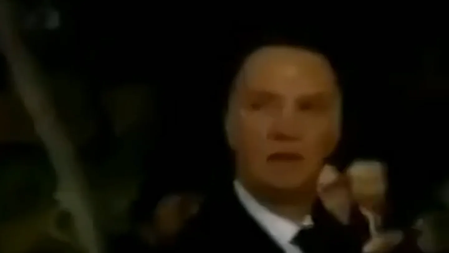 Van Gaal habla con un aficionado Van Gaal habla con un aficionado