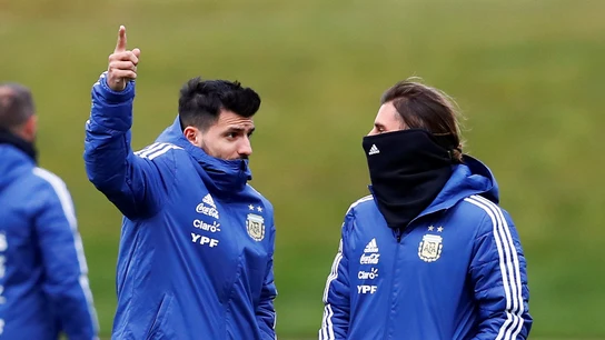 Agüero, en la concentración de Argentina en Manchester Agüero, en la concentración de Argentina en Manchester