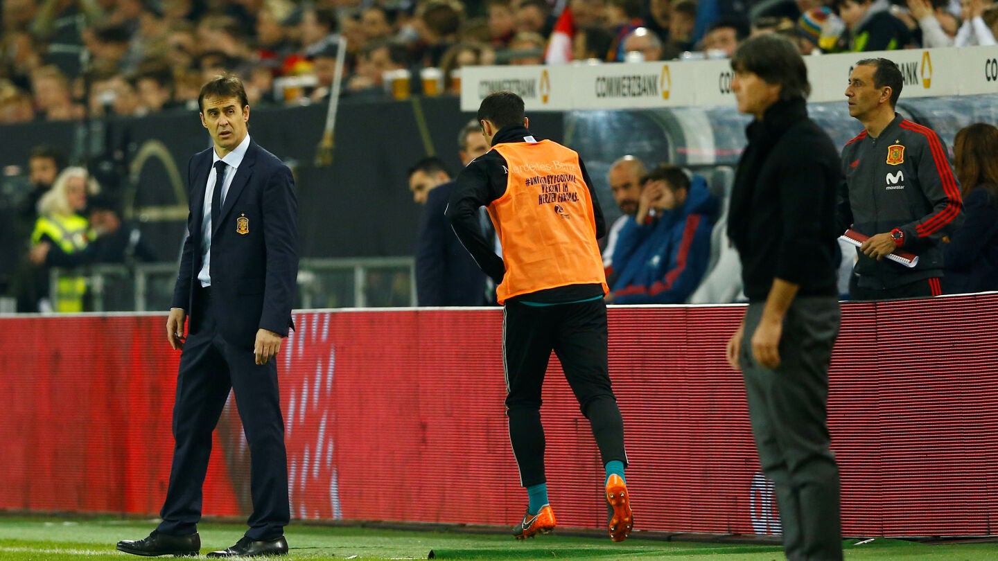 Lopetegui observa a L&ouml;w en la banda