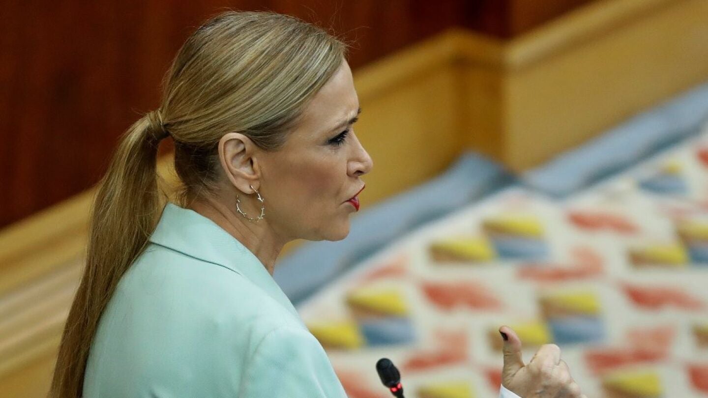 A trav&eacute;s de un mail enviado a la comunidad universitaria, el rector ha mostrado sus dudas. La Universidad rey Juan Carlos ha abierto una investigaci&oacute;n sobre el m&aacute;ster de Cristina Cifuentes. La presidenta de la Comunidad de Madrid ten&iacute;a un acto con todos los rectores madrile&ntilde;os pero no ha ido. El consejero de Educaci&oacute;n ha dicho que tiene gripe. 
