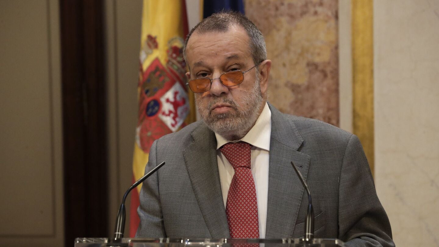 El Defensor del Pueblo en funciones, Francisco Fern&aacute;ndez Marug&aacute;n,