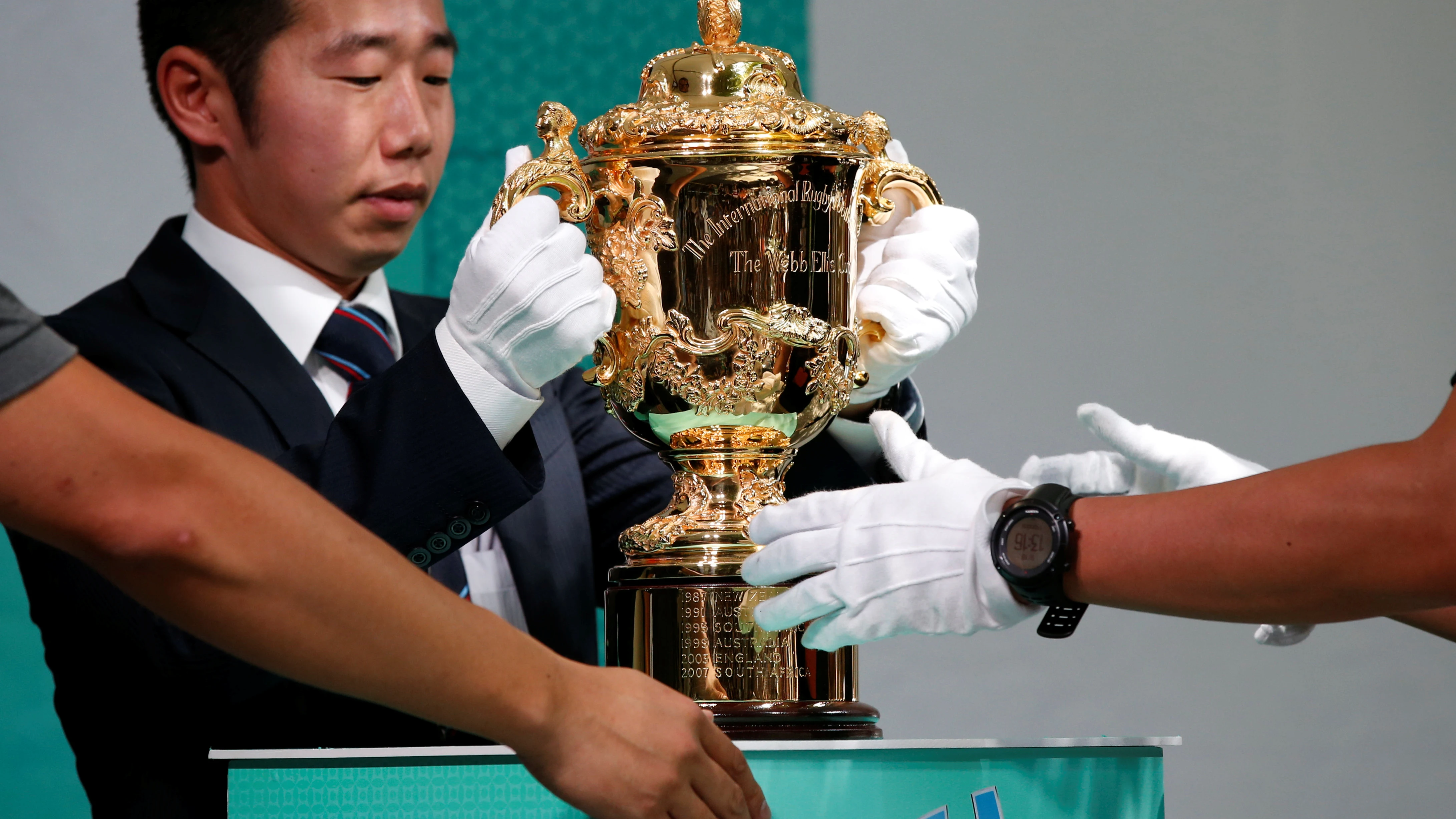 El trofeo de campeón del Mundial de Rugby