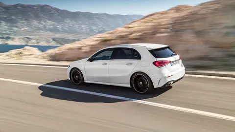 Mercedes Clase A Todos los Mercedes Clase A destacarán por su completa dotación de serie, algo que seguro agradecerán los usuarios.