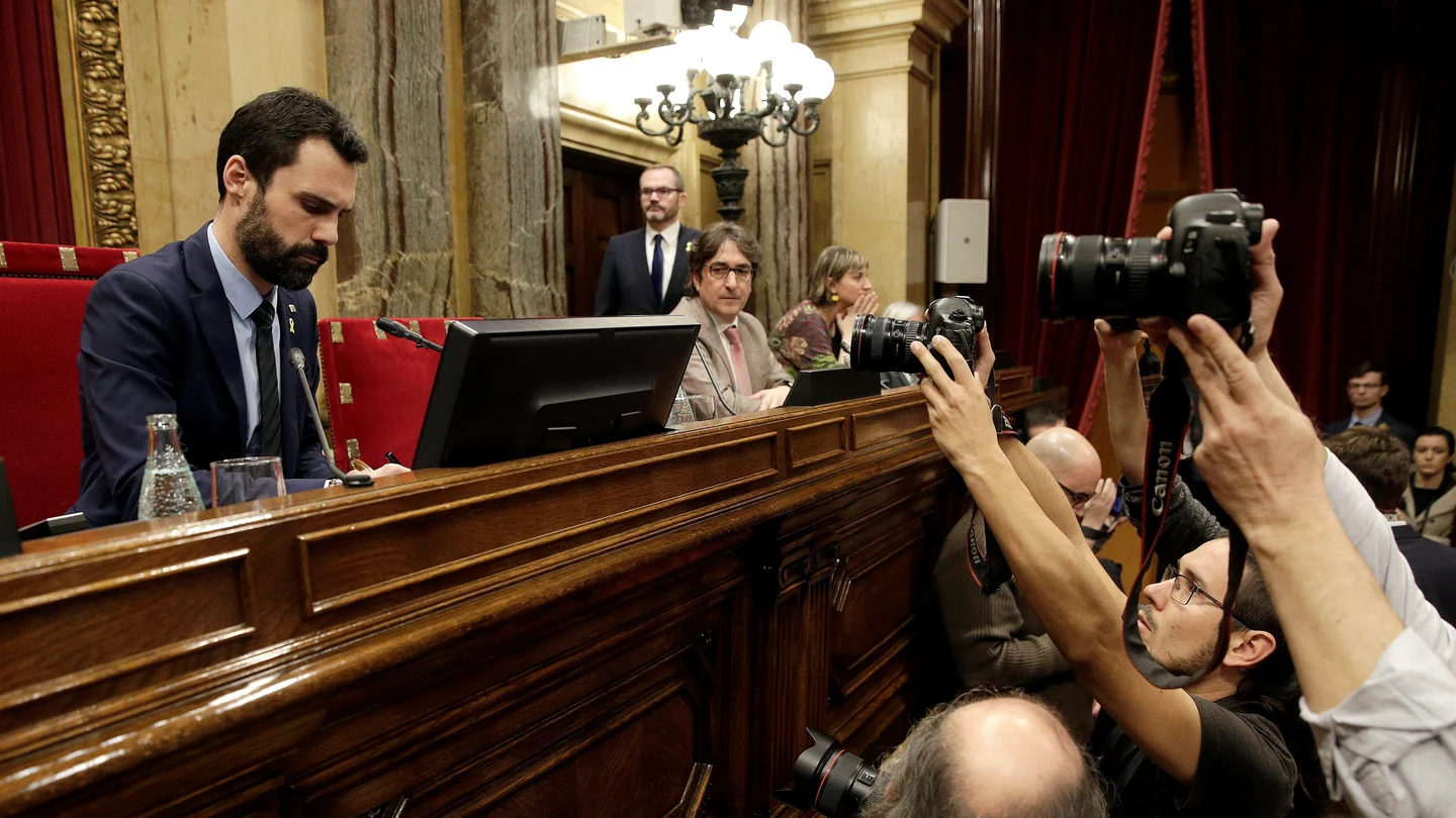 El presidente del Parlament, Roger Torrent, al inicio de la segunda jornada del pleno de investidura El presidente del Parlament, Roger Torrent, al inicio de la segunda jornada del pleno de investidura