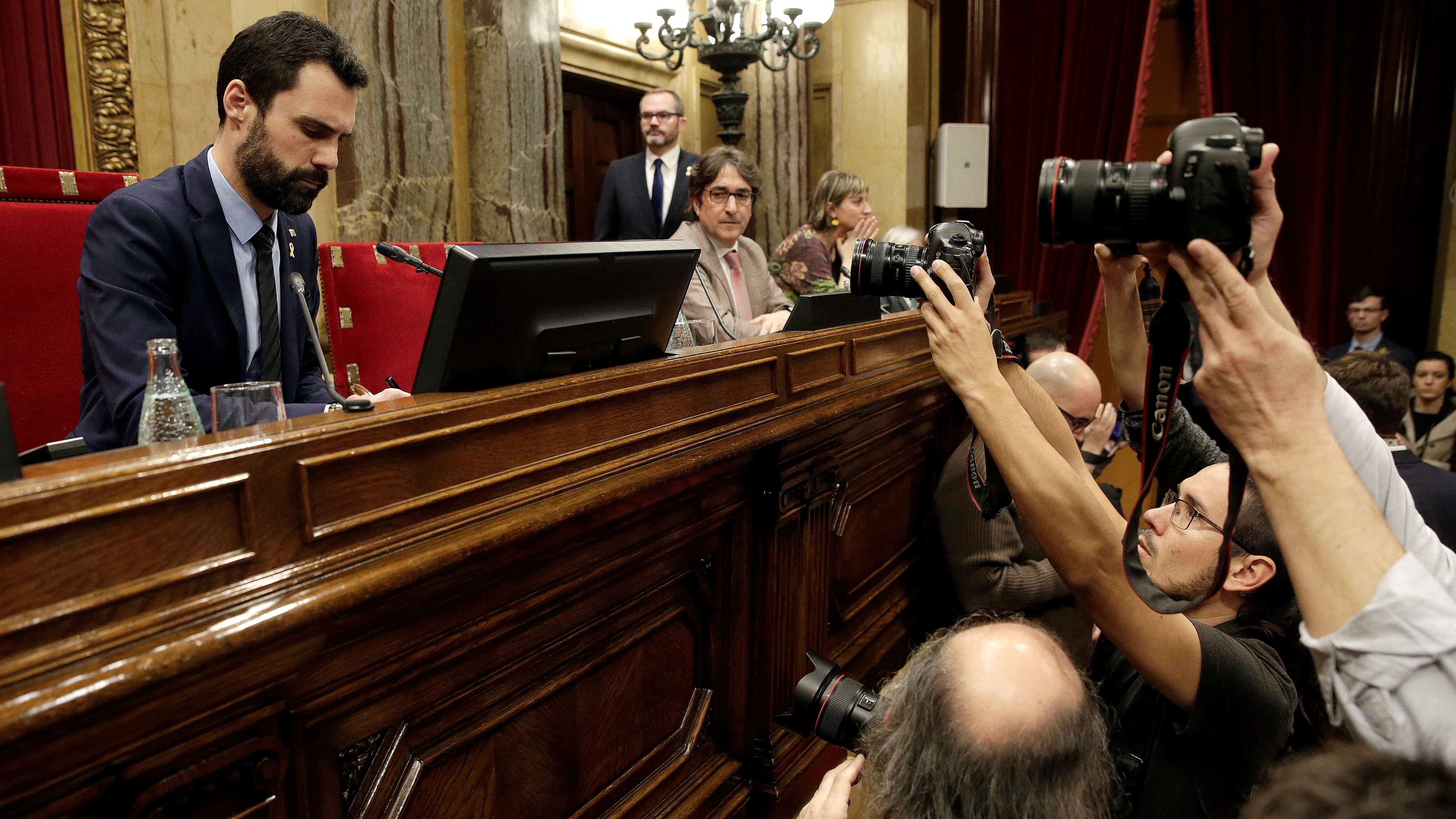 El presidente del Parlament, Roger Torrent, al inicio de la segunda jornada del pleno de investidura 