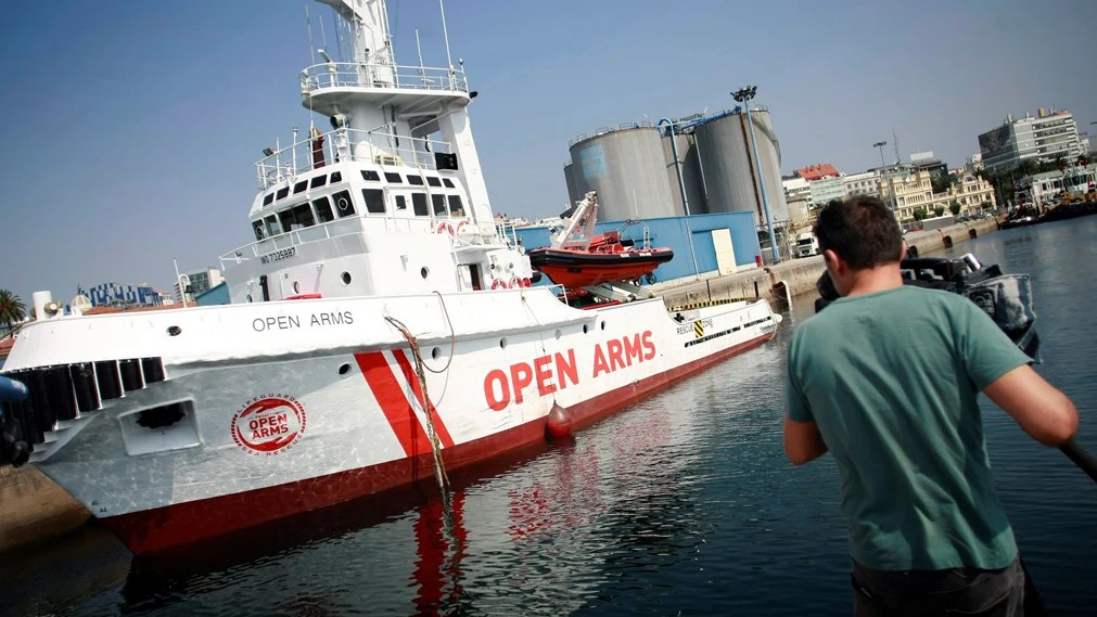 Barco insignia de la ONG Proactiva Open Arms