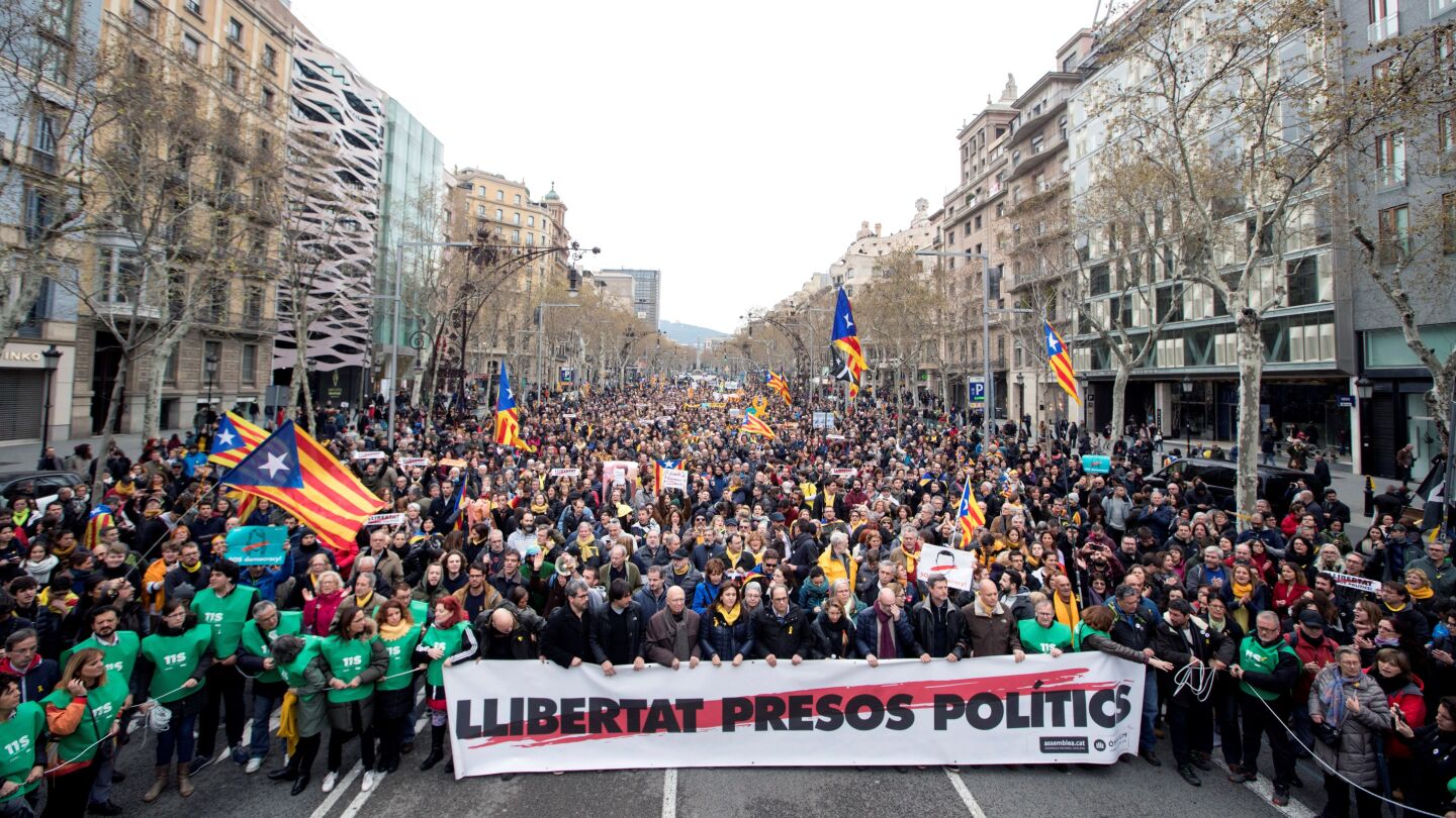 La manifestaci&oacute;n convocada por la ANC en protesta por la detenci&oacute;n en Alemania de Carles Puigdemont