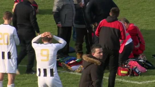 Un futbolista croata muere en pleno partido tras un fuerte pelotazo en el pecho Un futbolista croata muere en pleno partido tras un fuerte pelotazo en el pecho