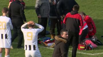 Un futbolista croata muere en pleno partido tras un fuerte pelotazo en el pecho
