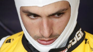 Carlos Sainz, con gesto serio