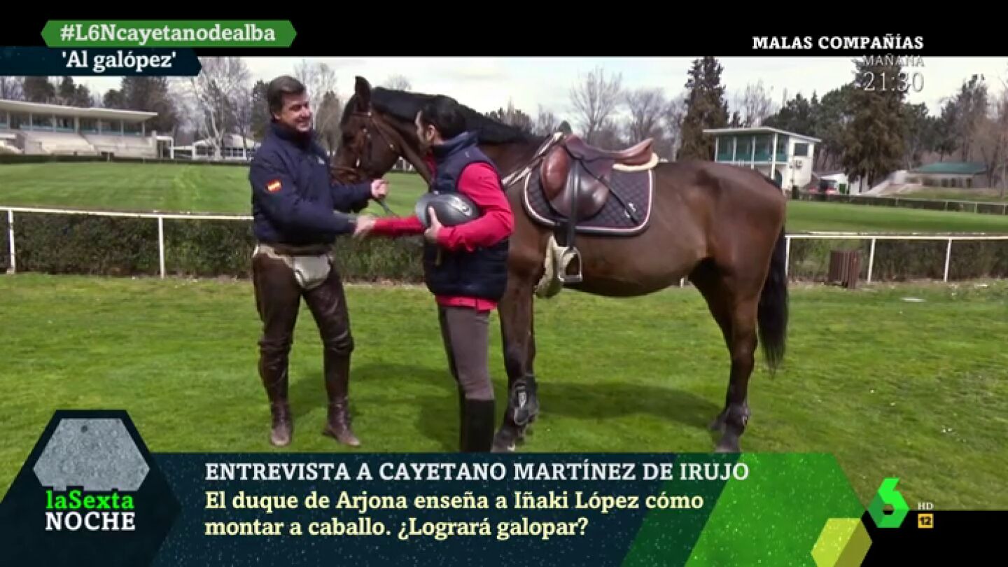 Cayetano Mart&iacute;nez de Irujo ense&ntilde;a a I&ntilde;aki L&oacute;pez a montar a 'Fandango'