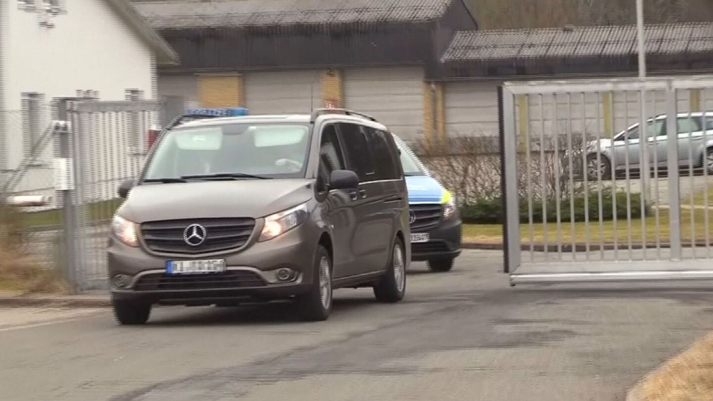 Imagen de una furgoneta trasladando a Carles Puigdemont