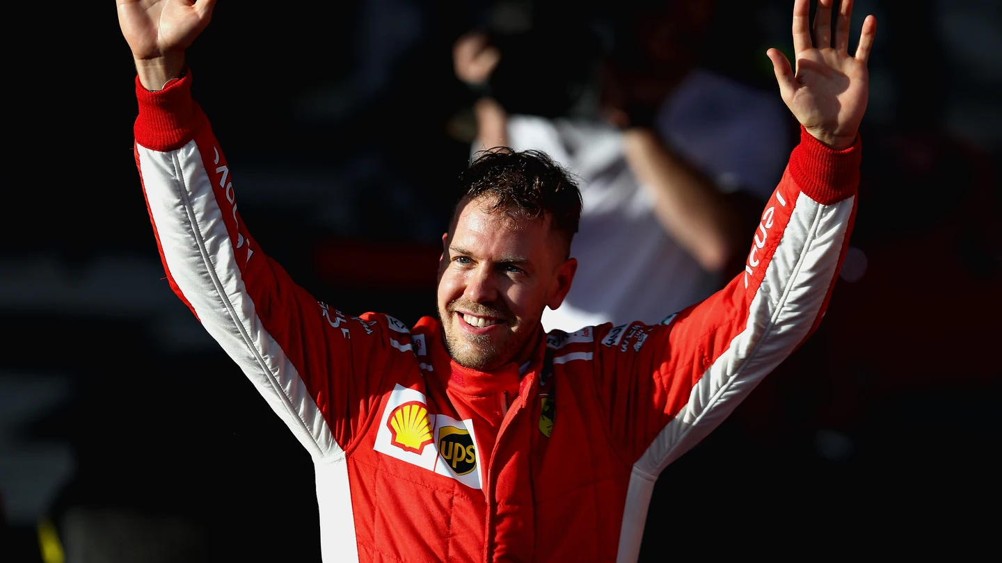 Sebastian Vettel festeja una victoria Sebastian Vettel festeja una victoria