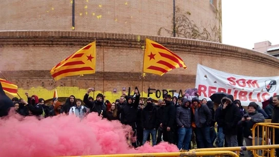 Independentistas en la subdelegación del Gobierno de Girona Independentistas en la subdelegación del Gobierno de Girona