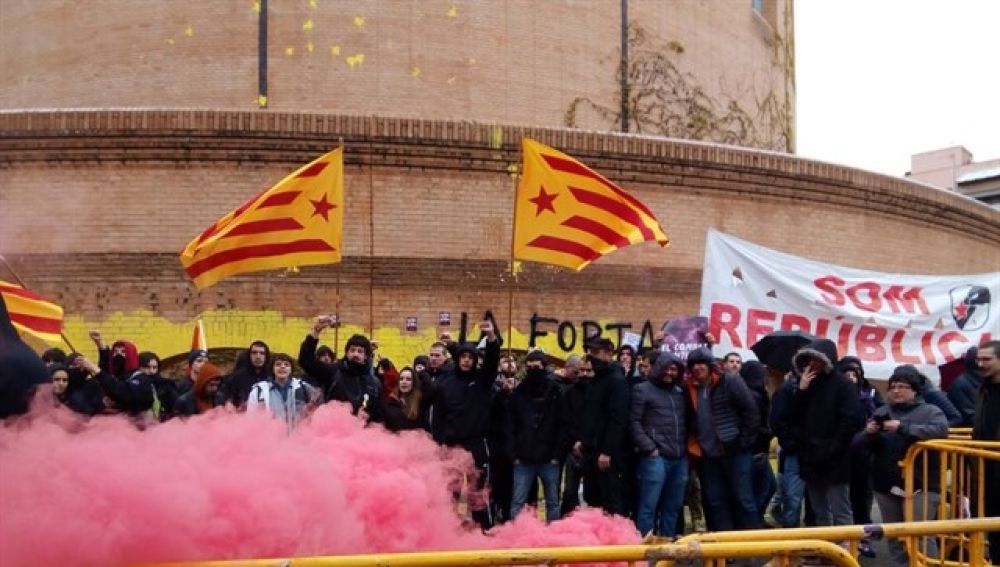 Independentistas en la subdelegación del Gobierno de Girona