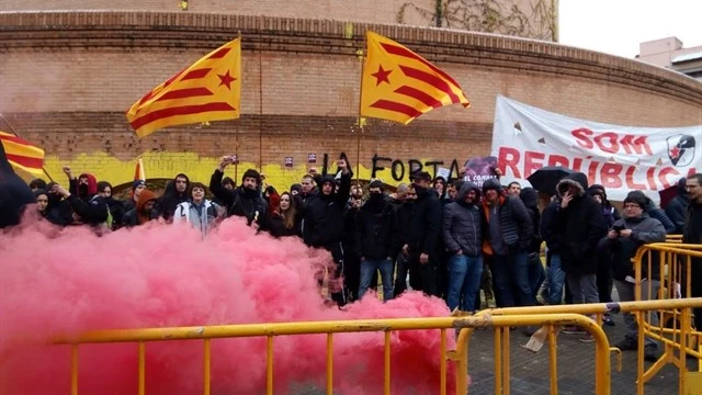 Independentistas en la subdelegación del Gobierno de Girona