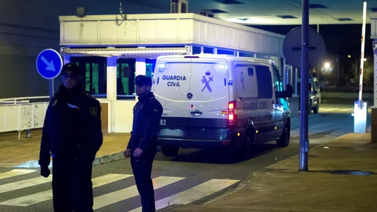 Los furgones de la Guardia Civil que llevan a la expresidenta del Parlament Carme Forcadell y la exconsellera Dolors Bassa a Alcalá Meco Los furgones de la guardia civil que llevan a la expresidenta del Parlament Carme Forcadell y la exconsellera Dolors Bassa