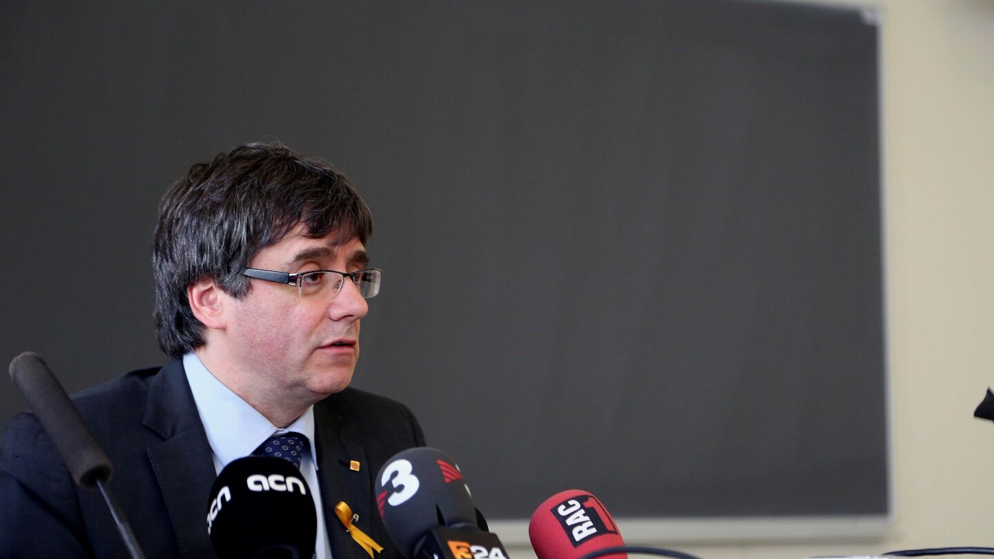El expresidente catal&aacute;n Carles Puigdemont durante la rueda de prensa ofrecida tras pronunciar una conferencia en la Universidad de Helsinki, el pasado viernes
