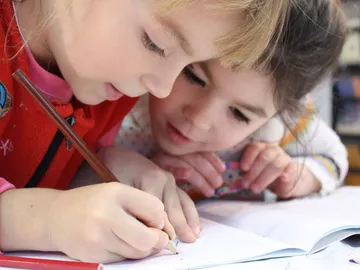 Niños dibujando Niños dibujando