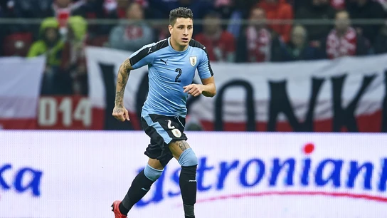 Giménez, en un partido con Uruguay Giménez, en un partido con Uruguay