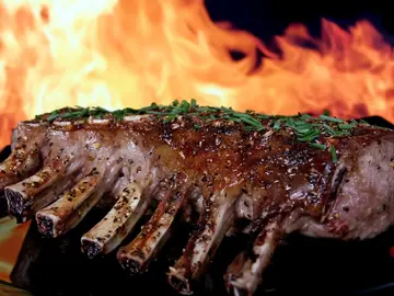 Cocinar la carne a la barbacoa puede subir la tensión Cocinar la carne a la barbacoa puede subir la tensión