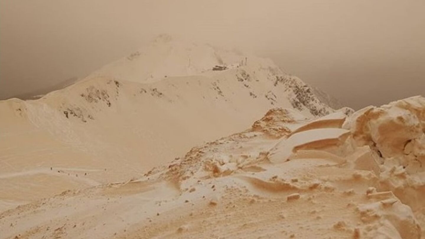 Nieve naranja en Sochi, Rusia