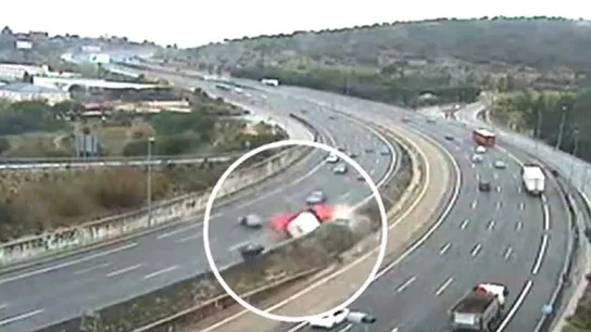 Accidente pillado por las cámaras de la DGT Accidente pillado por las cámaras de la DGT