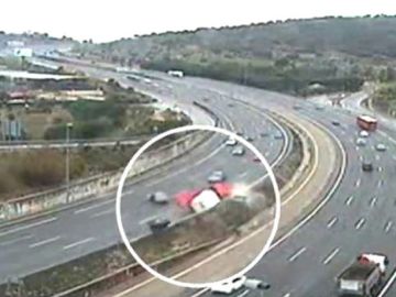 Accidente pillado por las cámaras de la DGT Accidente pillado por las cámaras de la DGT