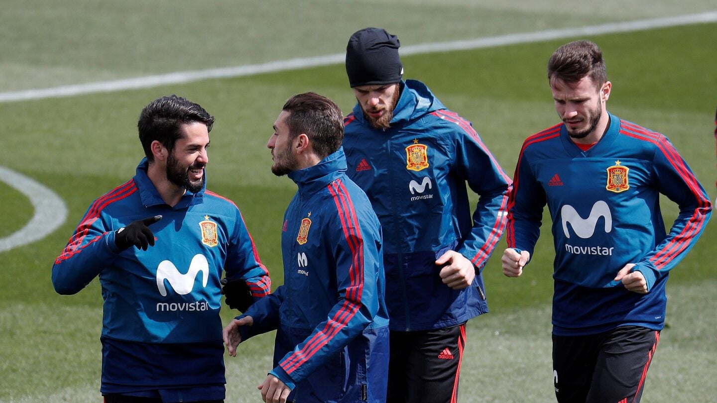 Koke e Isco bromean durante un entrenamiento de la Selecci&oacute;n