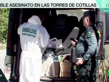 Hallan una barra de metal y unas pesas con las que podrían haber asesinado a una madre y su hijo en Murcia Hallan una barra de metal y unas pesas con las que podrían haber asesinado a una madre y su hijo en Murcia