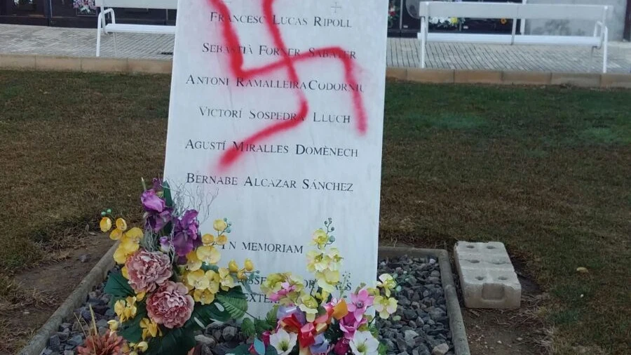 Pintada nazi en el cementerio de Vinaròs