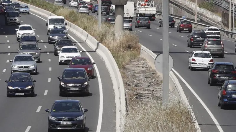 Decenas de coches a su paso por la M-40