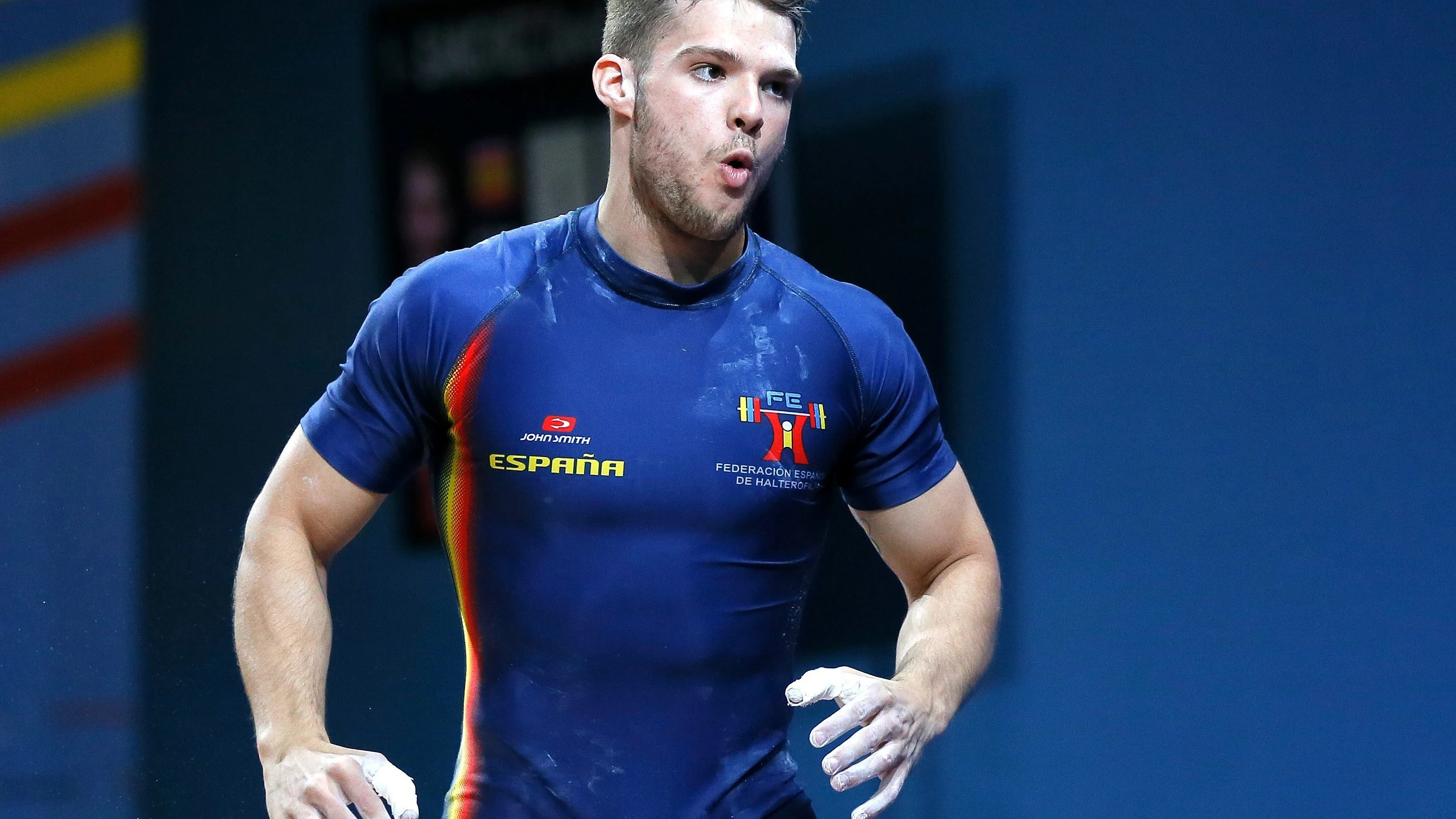 El español David Sánchez tras un levantamiento en la categoría de 69 kilos de los Campeonatos Europeos de Halterofilia 2018