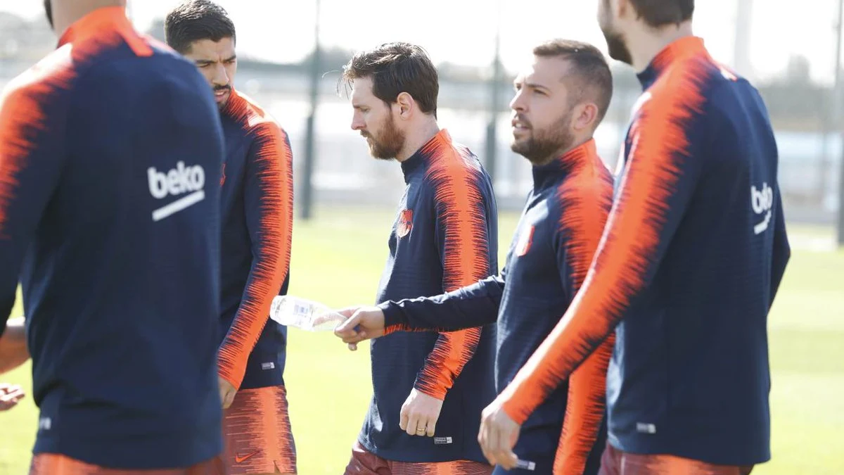 Messi, junto a sus compañeros