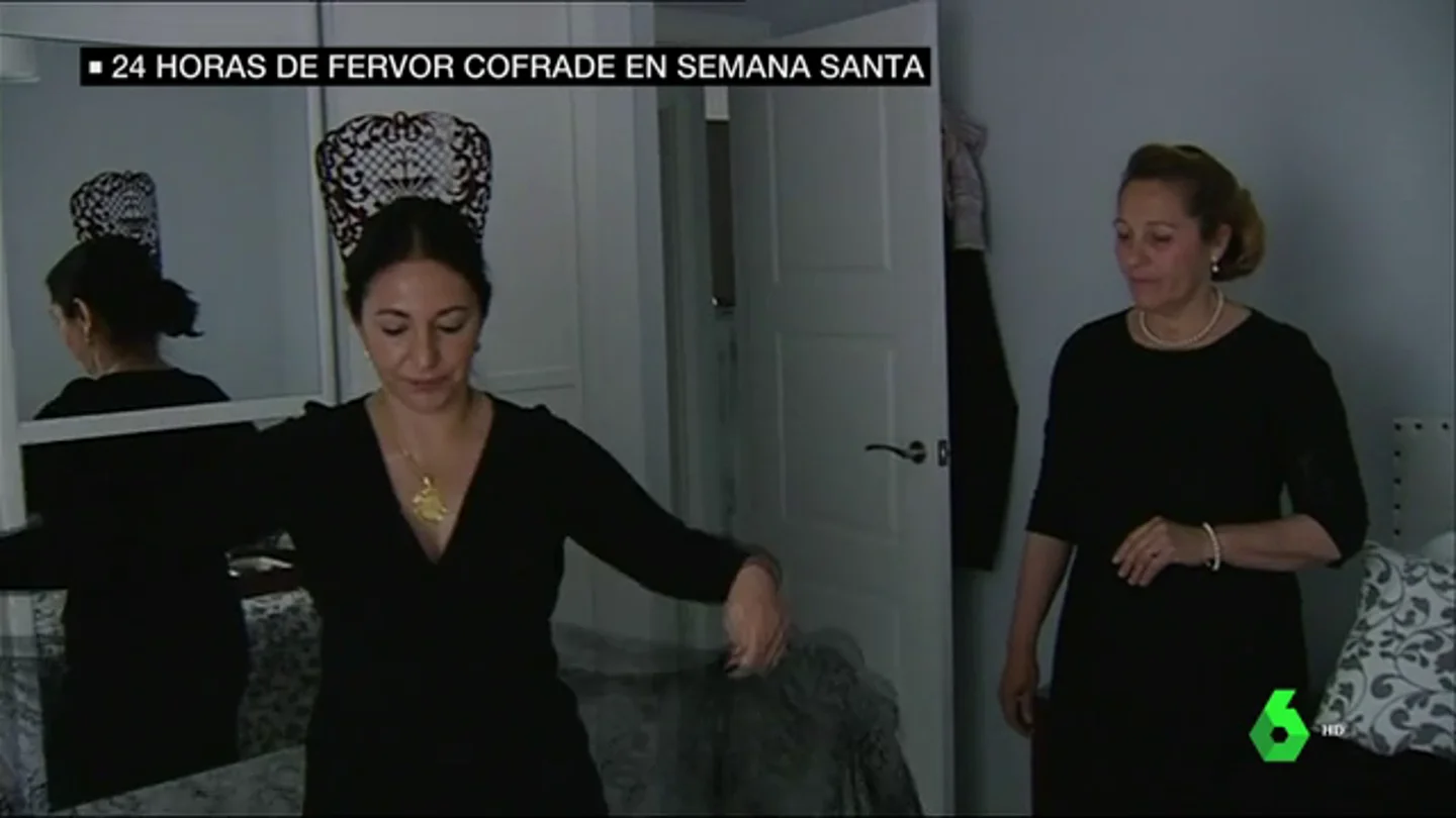Dos sevillanas se preparan para la madrugá Dos sevillanas se preparan para la madrugá