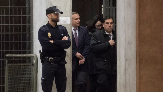 Josep Lluis Alay, a la salida de la Comisaría de Verneda Josep Lluis Alay, a la salida de la Comisaría de Verneda