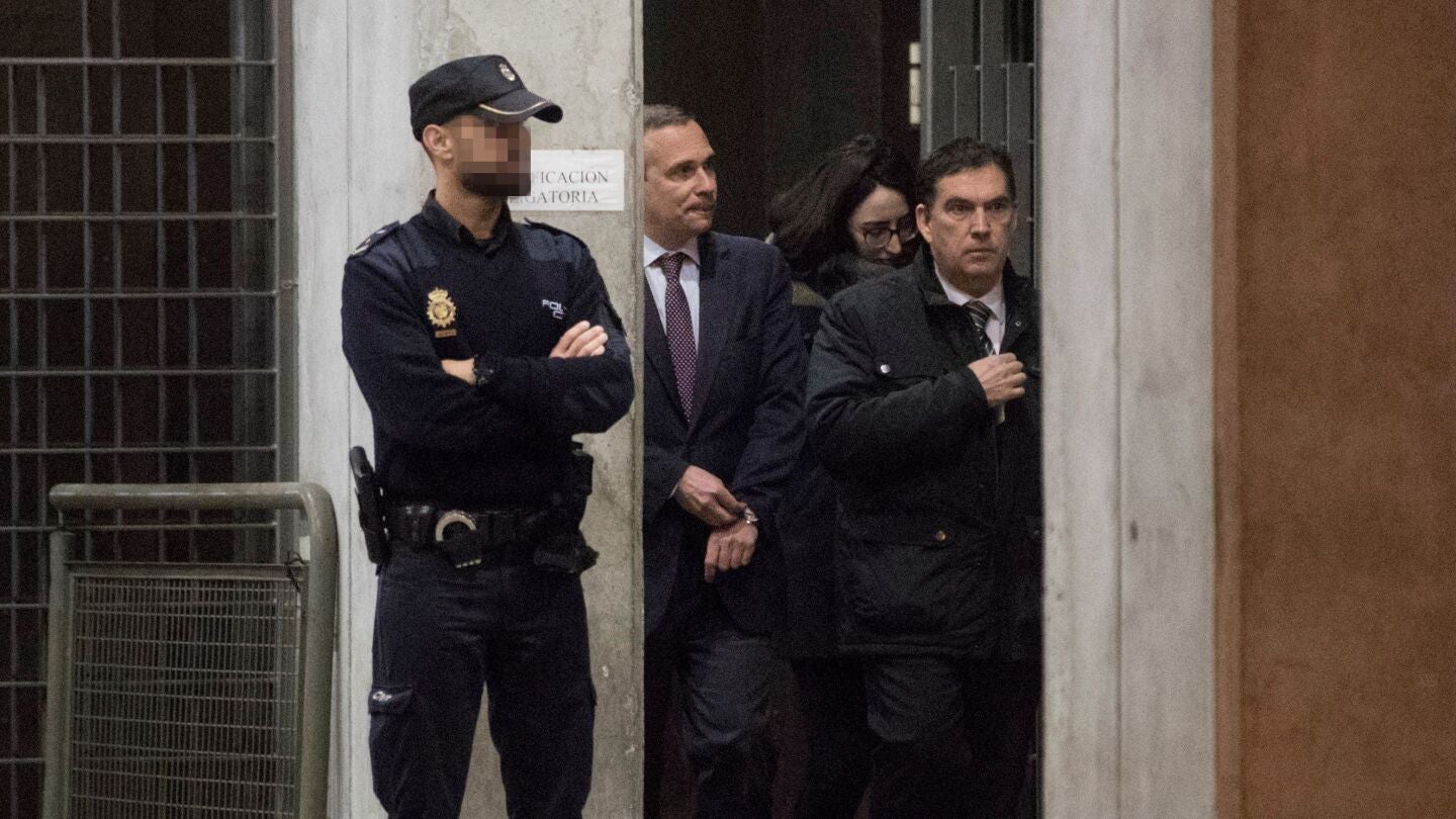 Josep Lluis Alay, a la salida de la Comisar&iacute;a de Verneda