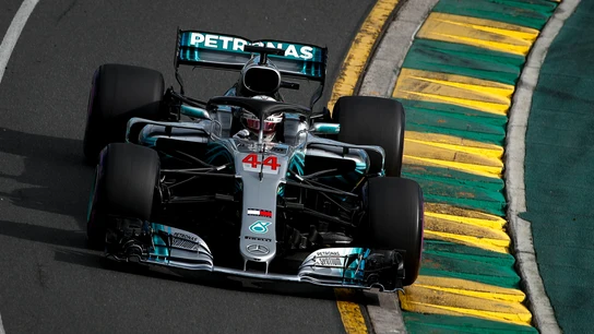 Lewis Hamilton pilota su Mercedes en Australia Lewis Hamilton pilota su Mercedes en Australia