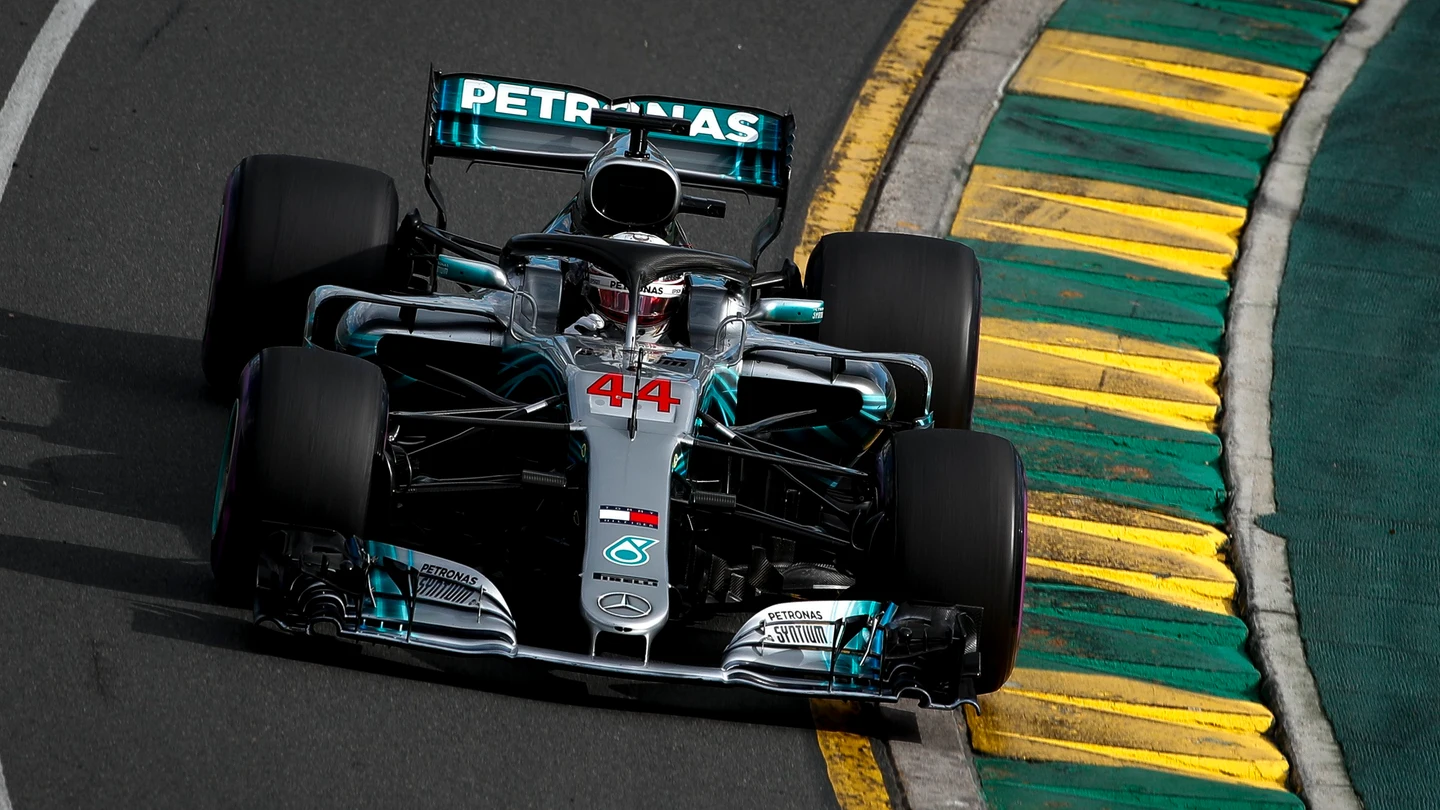 Lewis Hamilton pilota su Mercedes en Australia Lewis Hamilton pilota su Mercedes en Australia