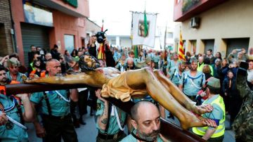 Partidarios y detractores de la presencia de exlegionarios en la procesión del Cristo de la Buena Muerte de Palafolls