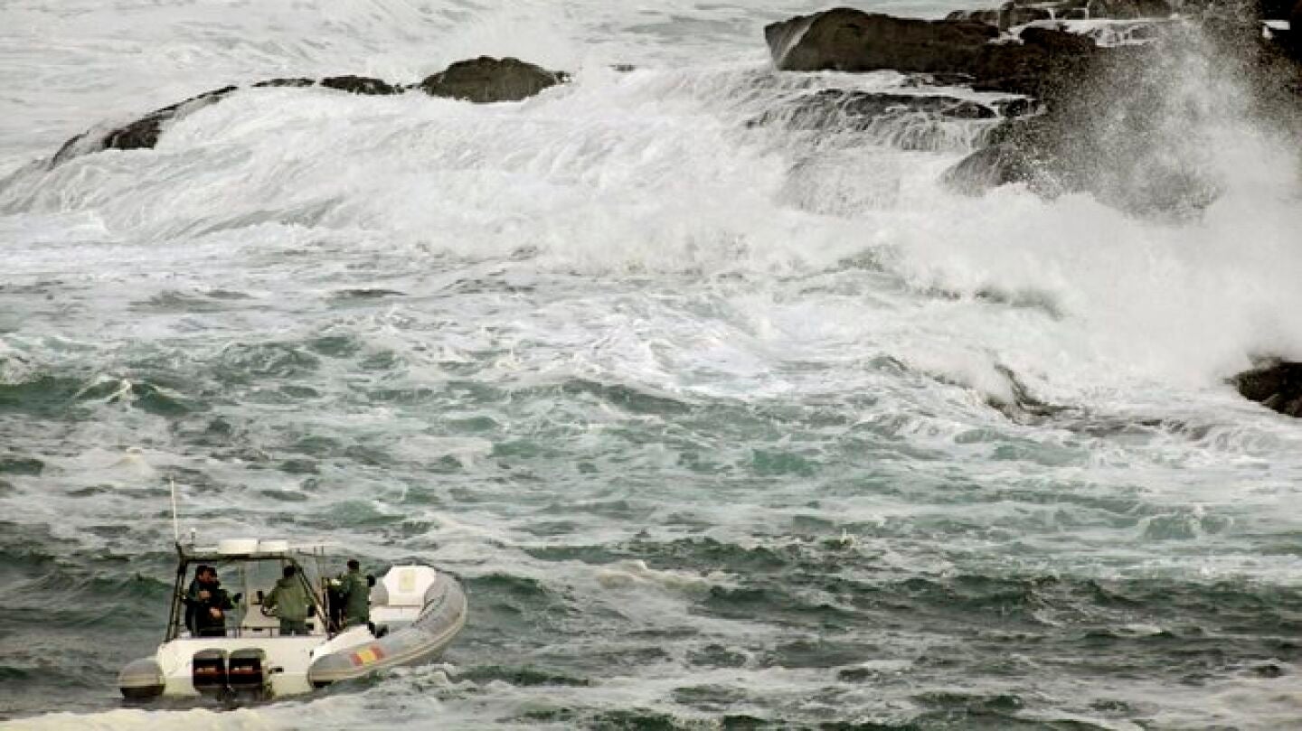 Operaci&oacute;n de rescate en la playa del Orz&aacute;n