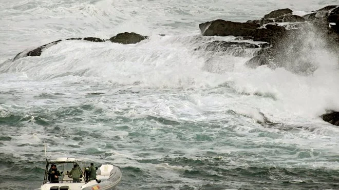 Operación de rescate en la playa del Orzán Operación de rescate en la playa del Orzán